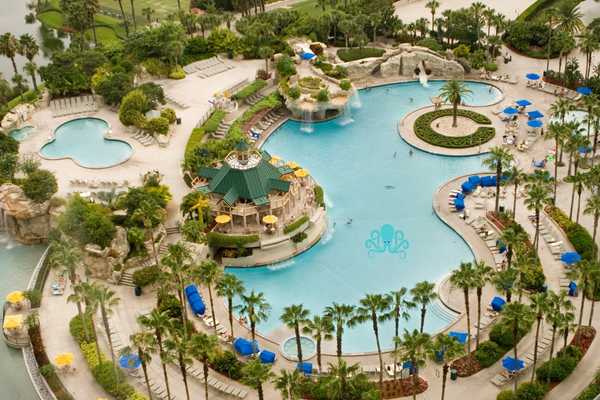 LUXE HOTEL MET ZWEMBAD AFBEELDING BLOG